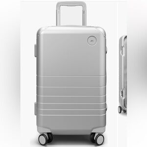 Monos 22 inch hybrid spinner Carry On